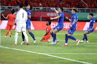 亚冠输给泰国球队，昔日海港球迷赛后内讧打架